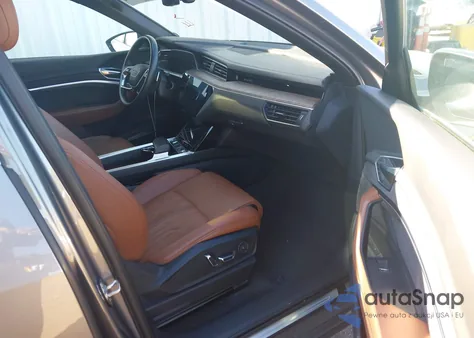 2019 Audi E-Tron Premium Plus из США, поврежденный, VIN WA1VABGE8KB012625